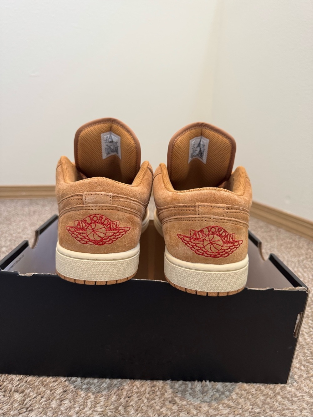 Jordan 1 Low SE "Flax/Varsity Red/White" - Picture 4 of 7